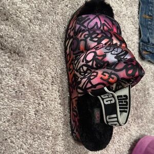 UGG Pink and Black Slippers Urban Style